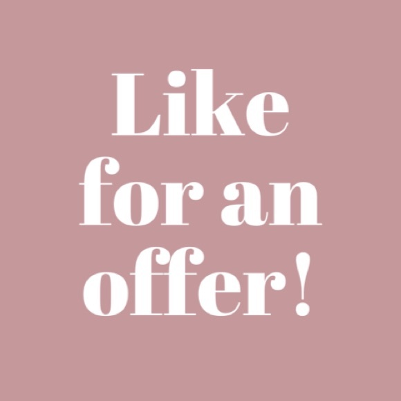 CLOSET CLOSING - Picture 1 of 1